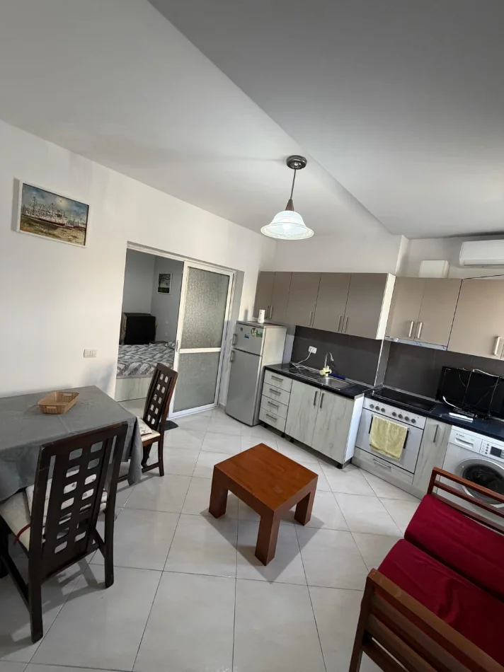 Tirane, jepet me qera garsonier Kati 1, 40 m² 400 € (Rruga Fortuzi)