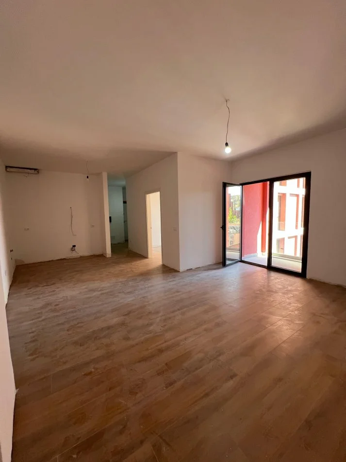Tirane, shitet apartament 1+1+Ballkon Kati 4, 80 m² 224.000 € (Rruga Kavajes)