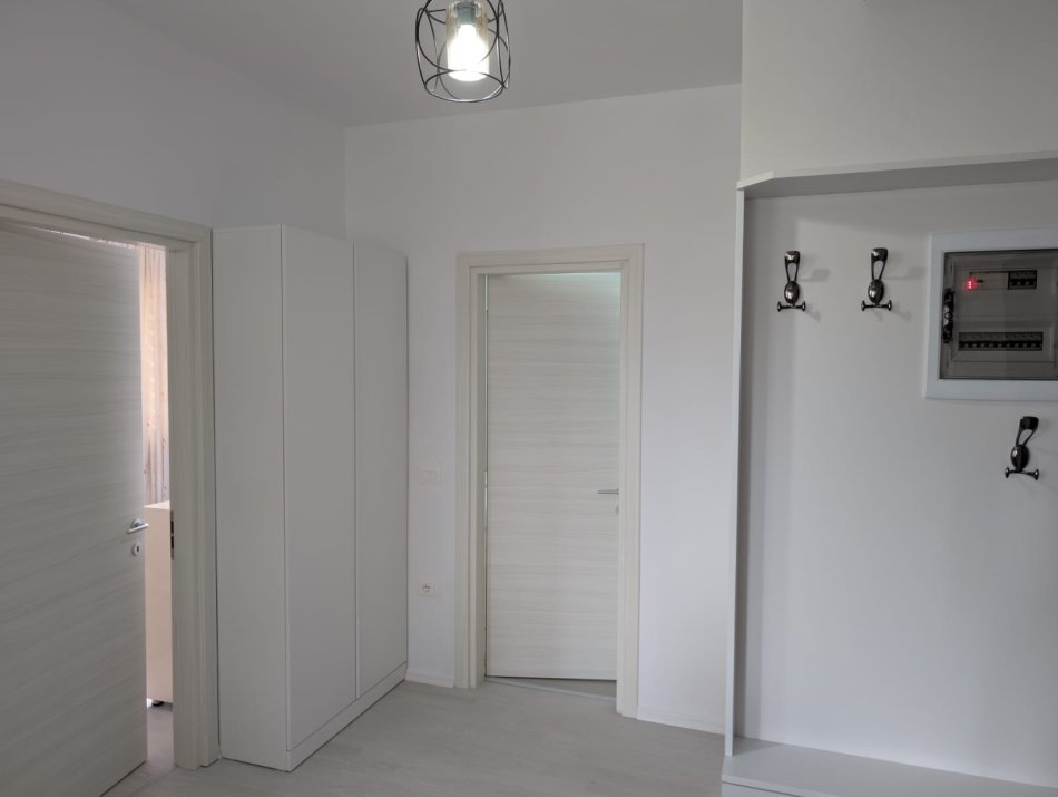Tirane, jepet me qera apartament 2+1 Kati 2, 100 m² 650 € (RIVER REZIDENCE)