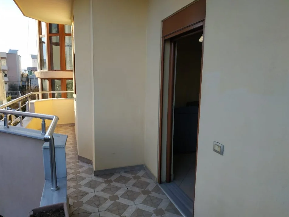 Tirane, shitet Vile 3 Katshe , 725 m² 730.000 € (Selite (VR005))