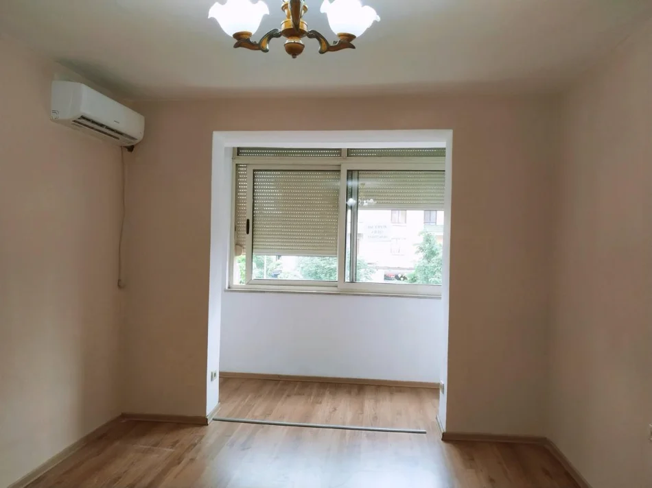 Tirane, jepet me qera apartament 1+1 Kati 2, 50 m² 500 € (Rruga Muhamet Gjollesha)