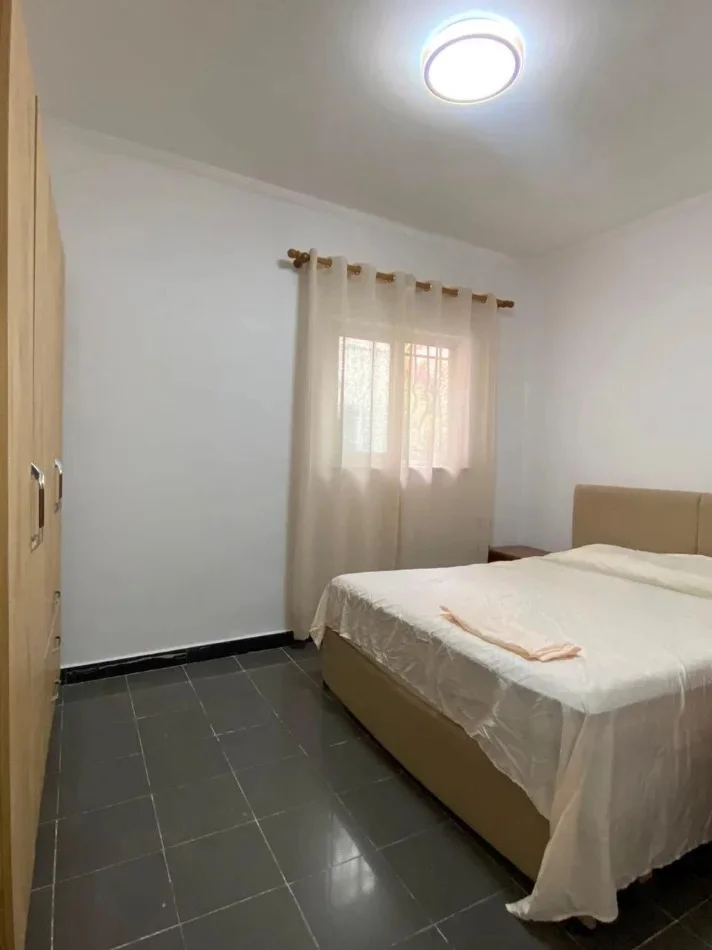 Tirane, jepet me qera 1+1+Aneks+Ballkon Kati 1, 45 m² 450 € (Xhamlliku , Oxhaku)