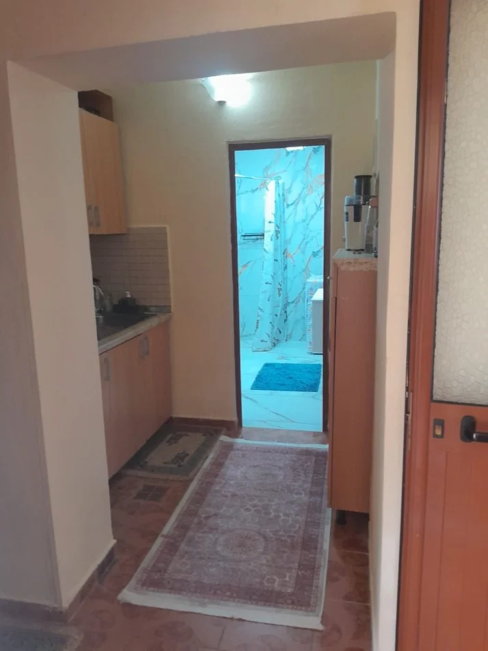Tirane, jepet me qera apartament 1+1+Aneks Kati 1, 65 m² 300 € (Kongresi i Manastirit)