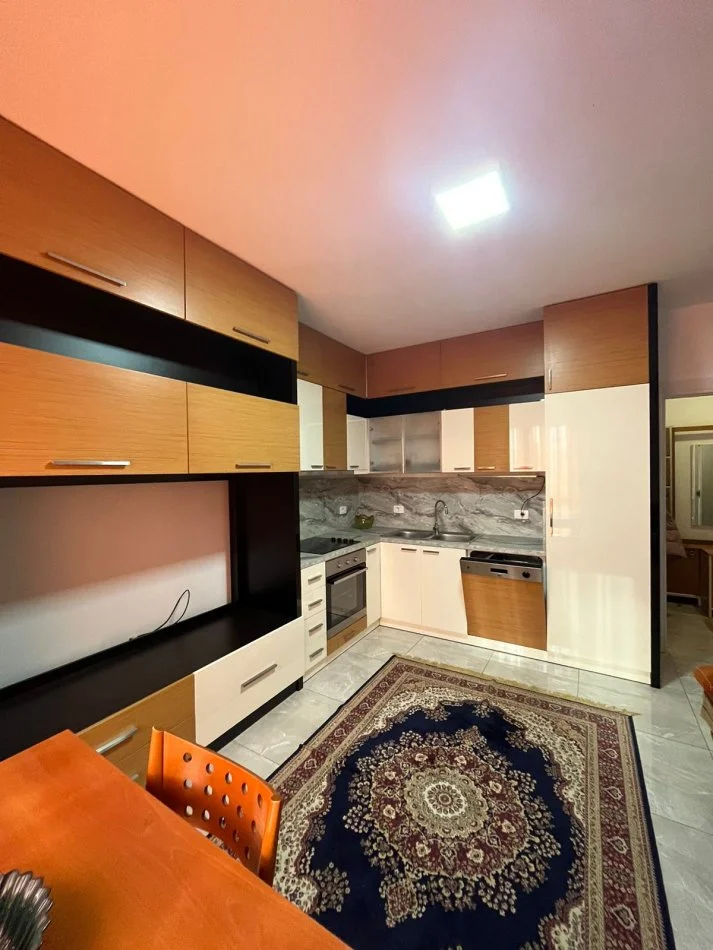 Tirane, jepet me qera apartament 1+1+Ballkon Kati 6, 57 m² 460 € (Fusha e Aviacionit)