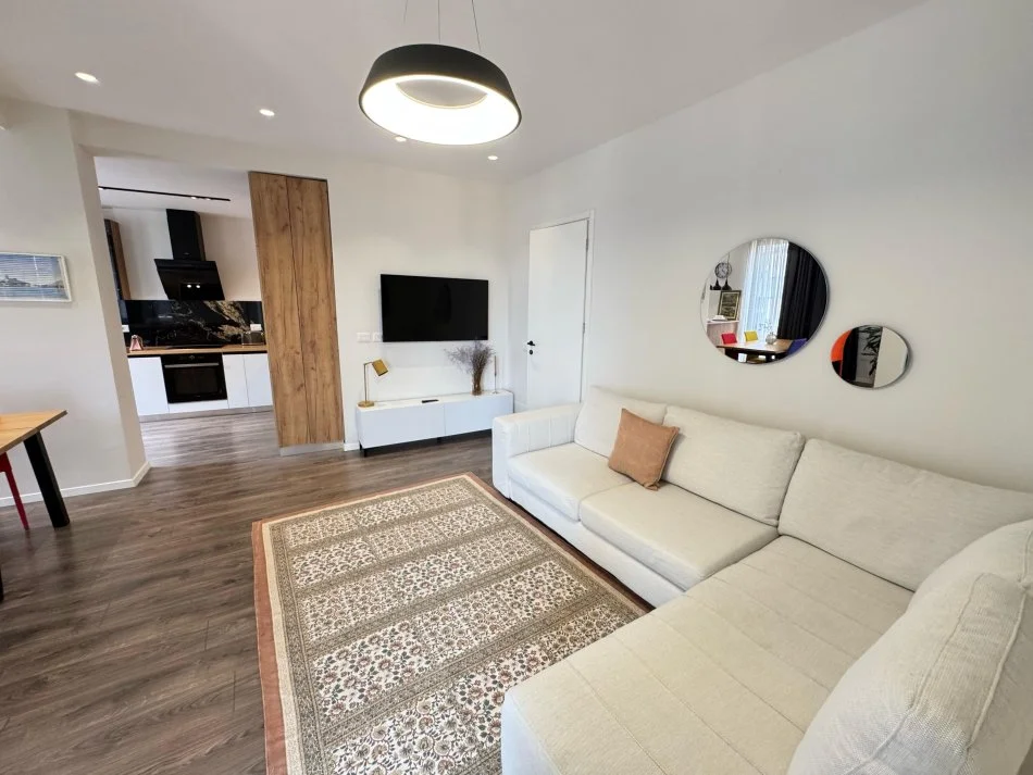 Tirane, jepet me qera apartament 2+1 Kati 4, 146 m² 1.350 € (Vila gold)