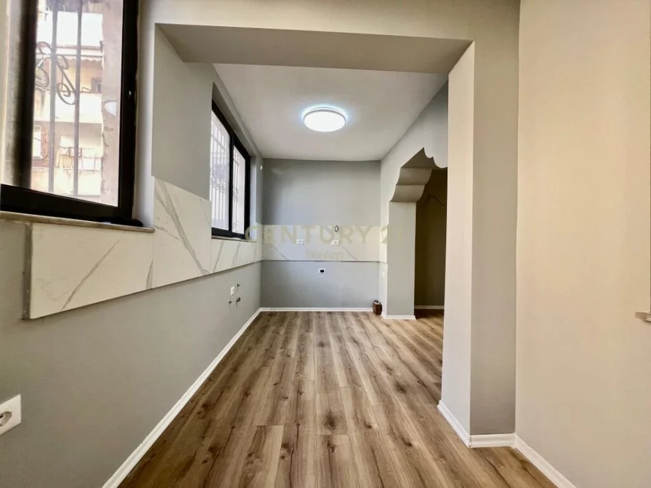 Tirane, shitet apartament 2+1+Ballkon Kati 2, 75 m² 187.000 € (myslym shyr)