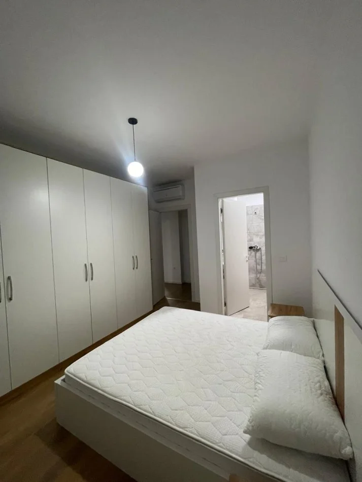 Tirane, jepet me qera apartament 2+1+Ballkon Kati 3, 9.793 m² 800 € (Rr.Don Bosko)