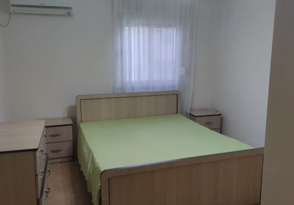 Tirane, jepet me qera apartament 3+1 Kati 2, 131 m² 600 € (Rruga Sulejman Delvina)