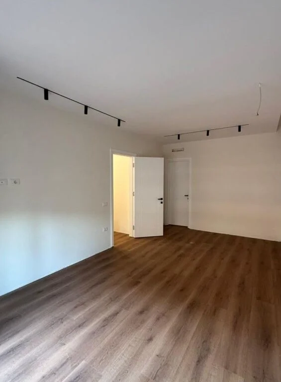 Tirane, shitet apartament 2+1 Kati 3, 118 m² 330.000 € (Prane Hotel Radisson)