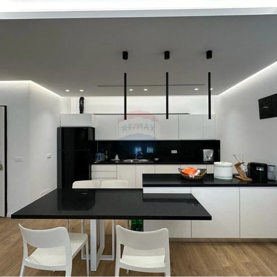 Tirane, shes apartament 2+1+Aneks+Ballkon Kati 2, 100 m² 250.000 € 