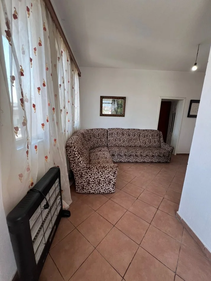 Tirane, jepet me qera apartament 1+1+Ballkon Kati 2, 60 m² 300 €