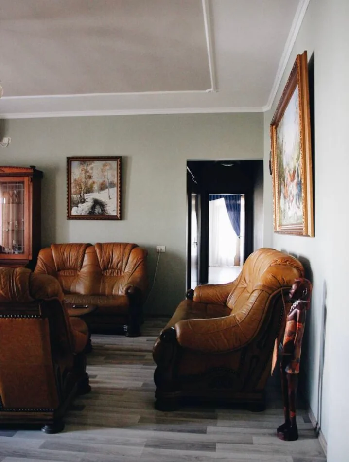 Elbasan, jepet me qera ambjent biznesi Kati 2, 117 m² 800 €