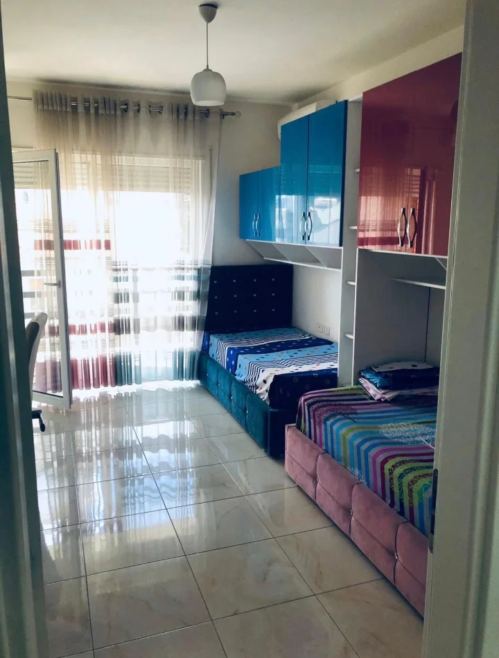 Tirane, jepet me qera 2+1 , 