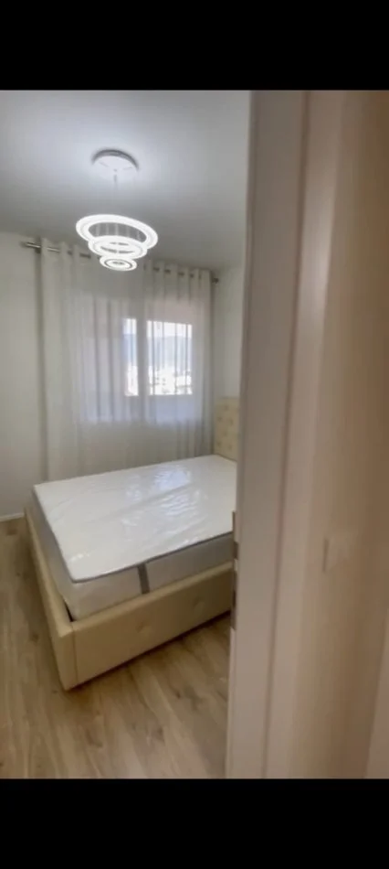 Tirane, jepet me qera apartament 3+1+Ballkon Kati 10, 95 m² 550 € 