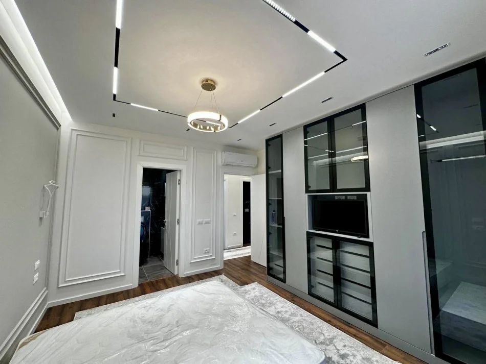 Tirane, jepet me qera apartament 2+1+Aneks+Ballkon Kati 3, 115 m² 950 € (Farmacia 10 te Kompleksi Arlis)