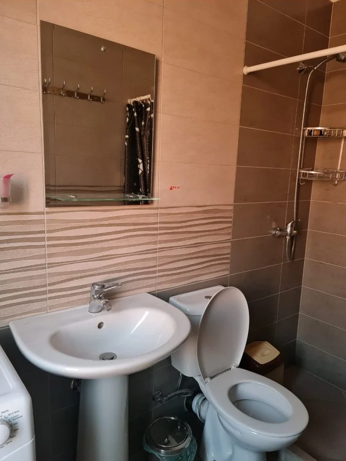 Tirane, jepet me qera garsonier Kati 5, 35 m² 400 € (Universiteti i Mjeksis , Qsut)