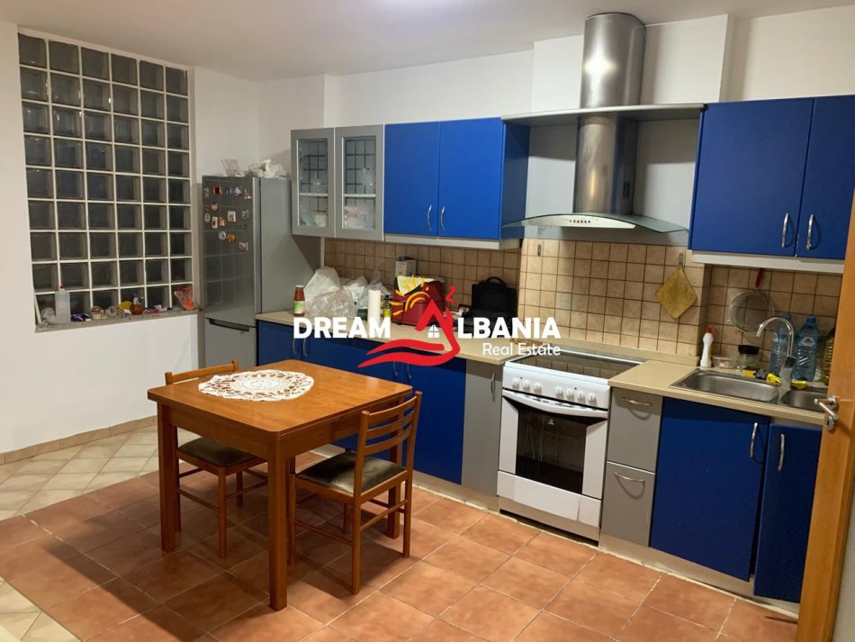 Tirane, shitet apartament 3+1+Ballkon Kati 3, 139 m² 337.000 € (Rruga e Elbasanit)