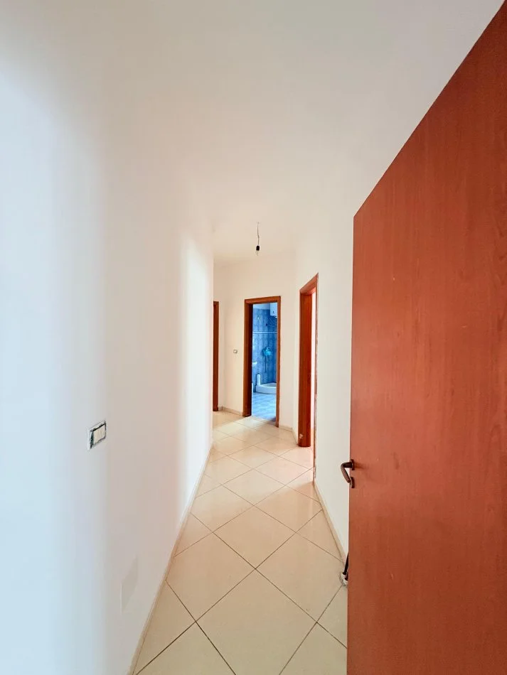 Fier, shitet apartament 2+1+Ballkon Kati 6, 85.000 € (29 Nentori)