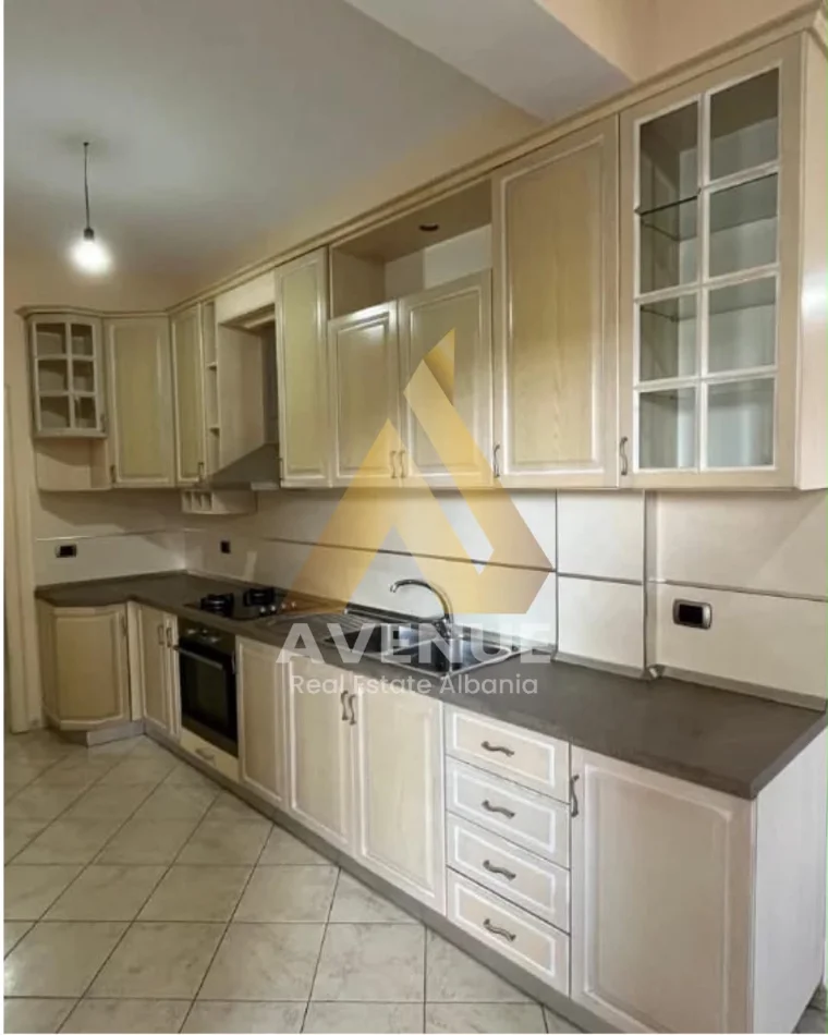 Tirane, jepet me qera Vile 2+1+Ballkon Kati 2, 100 m² 450 € (Rruga Sterio Spase)
