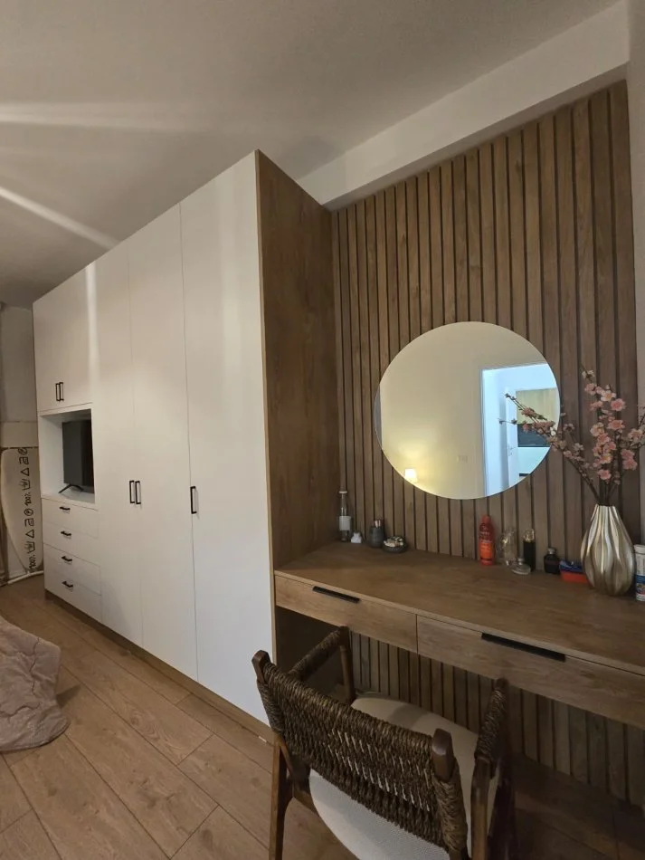 Tirane, jepet me qera apartament 2+1+Ballkon Kati 7, 104 m² 700 € (rruga 3 deshmoret)