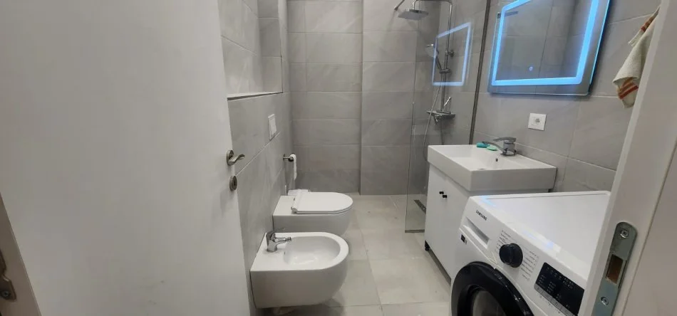 Tirane, shitet apartament 1+1+Ballkon Kati 4, 64 m² 167.000 € (Kodra e Diellit)