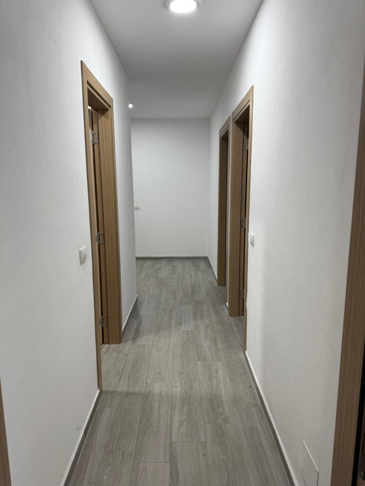 Tirane, jepet me qera apartament 2+1 Kati 5, 94 m² 350 € (Rr 5 Maji)