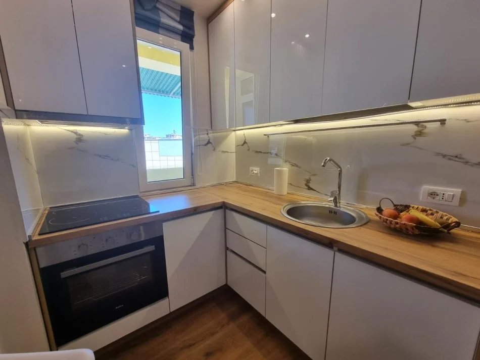 Tirane, jepet me qera apartament 1+1 Kati 7, 70 m² 550 € (Zogu i zi)