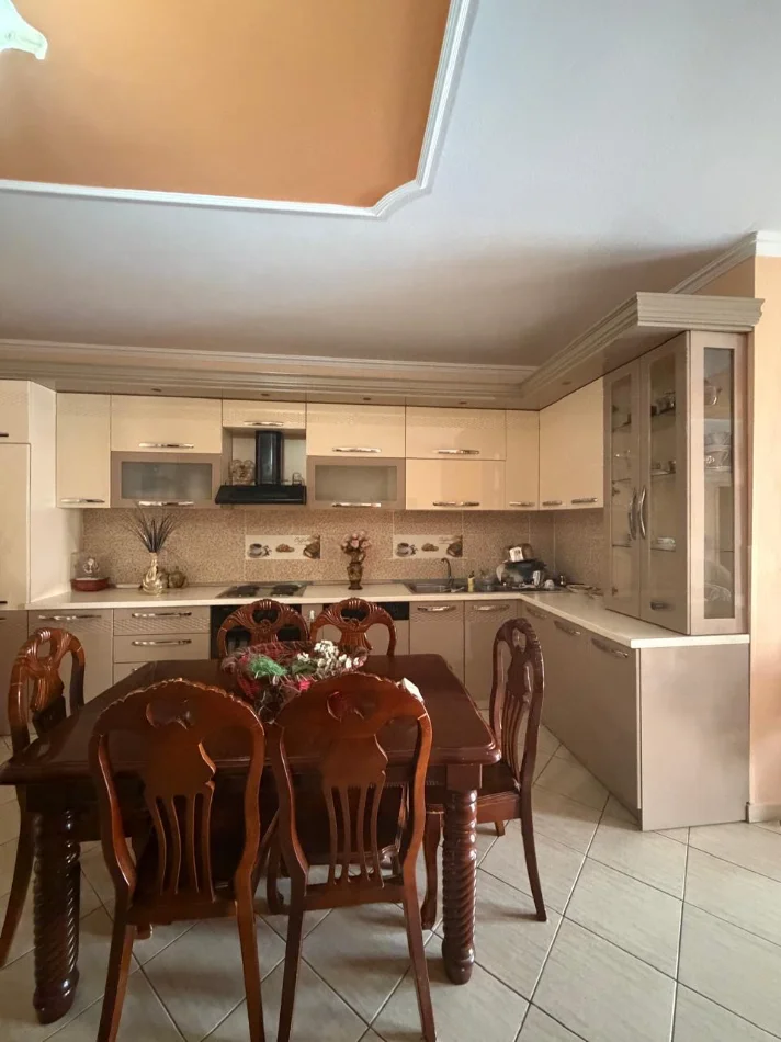 Durres, jepet me qera apartament 2+1 Kati 3, 450 € 