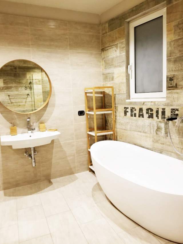 Tirane, jepet me qera apartament duplex 140 m² 2.000 Euro