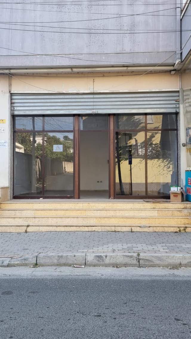 Tirane, jepet me qera ambjent biznesi Kati 0, 42 m² 250 Euro