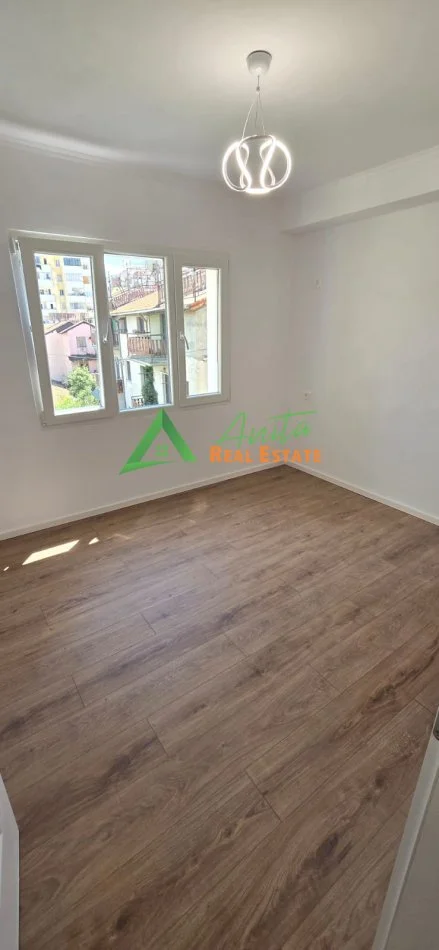 Tirane, jepet me qera apartament 2+1 Kati 4, 64 m² 169.000 € (Rr. E Kavajes)