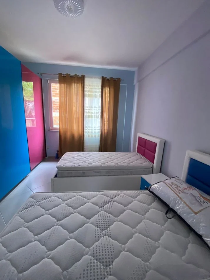 Tirane, jepet me qera apartament 2+1+Ballkon Kati 2, 124 m² 600 € (Sauk I Vjeter 2+1+2+Post Parkimi Per Qera)