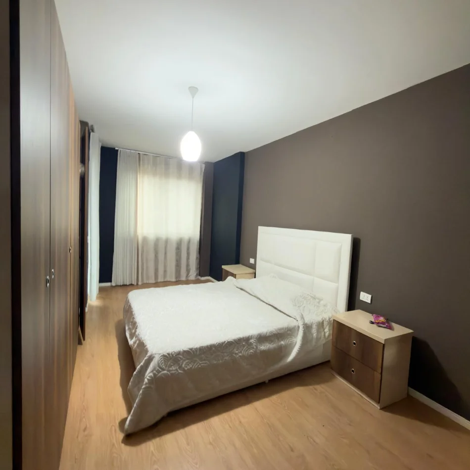 Tirane, jepet me qera apartament 2+1+Ballkon Kati 2, 108 m² 600 € (rezidenca future home)