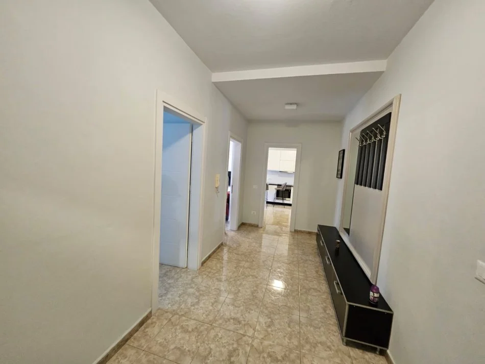 Tirane, jepet me qera apartament 1+1 Kati 6, 60 m² 600 € 