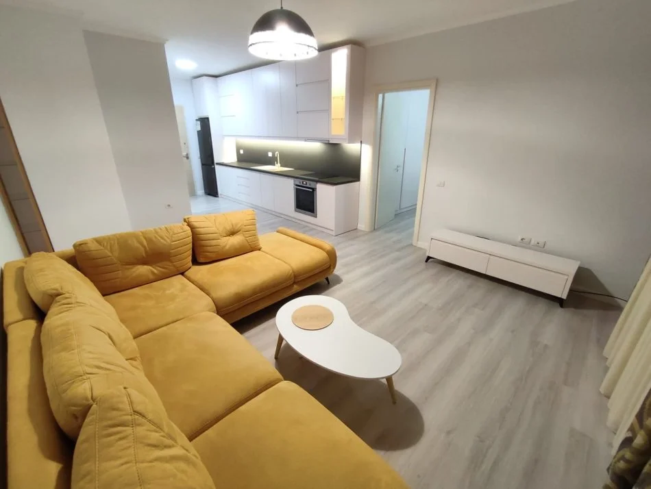 Tirane, jepet me qera apartament 2+1 Kati 2, 58 m² 600 € (Prokuroria e tiranes)