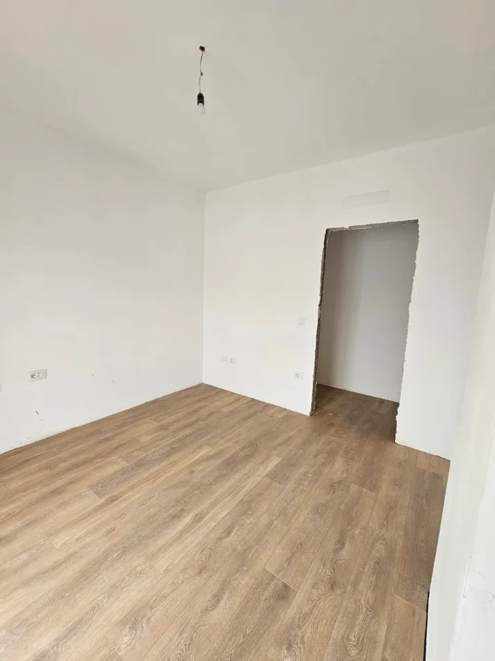 Tirane, shitet apartament 2+1+Ballkon Kati 7, 125.000 € 
