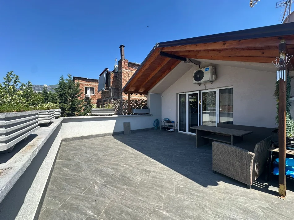Tirane, jepet me qera 2+1+Ballkon Kati 3, 110 m² 750 €