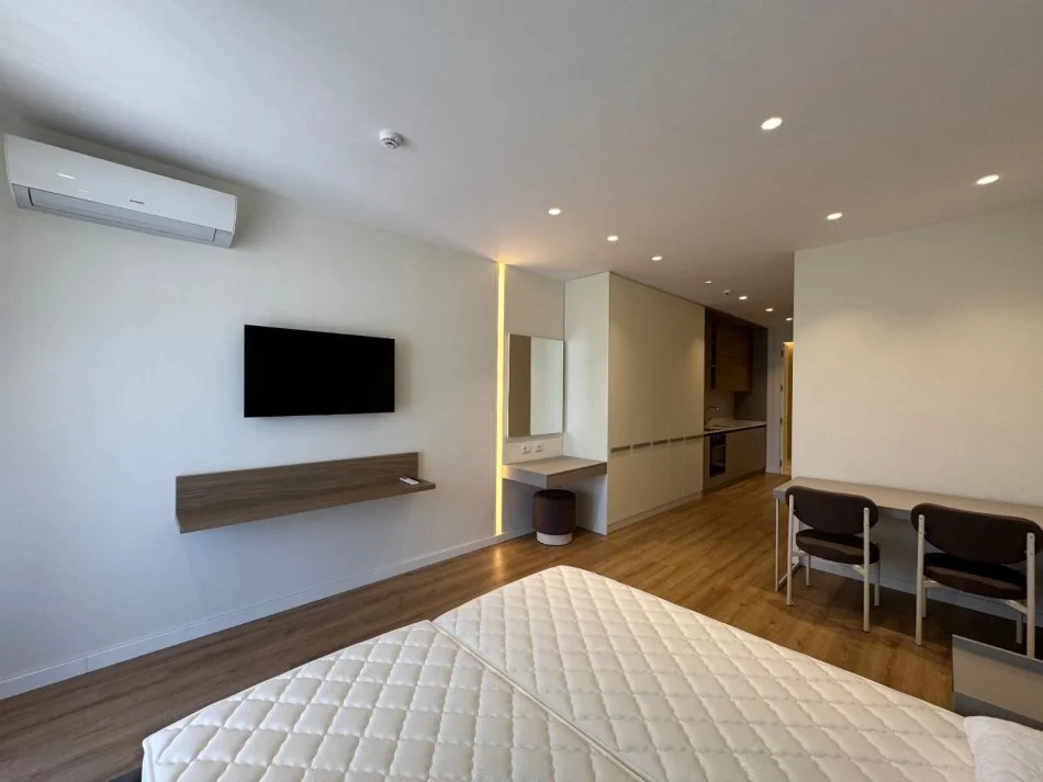 Tirane, jepet me qera garsonier 1+1 Kati 3, 50 m² 550 € (Liqeni i Thate)