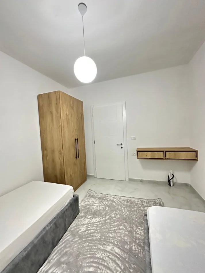 Tirane, jepet me qera apartament 2+1+Ballkon Kati 8, 90 m² 600 € (Kompleksi Jolla , Astir)