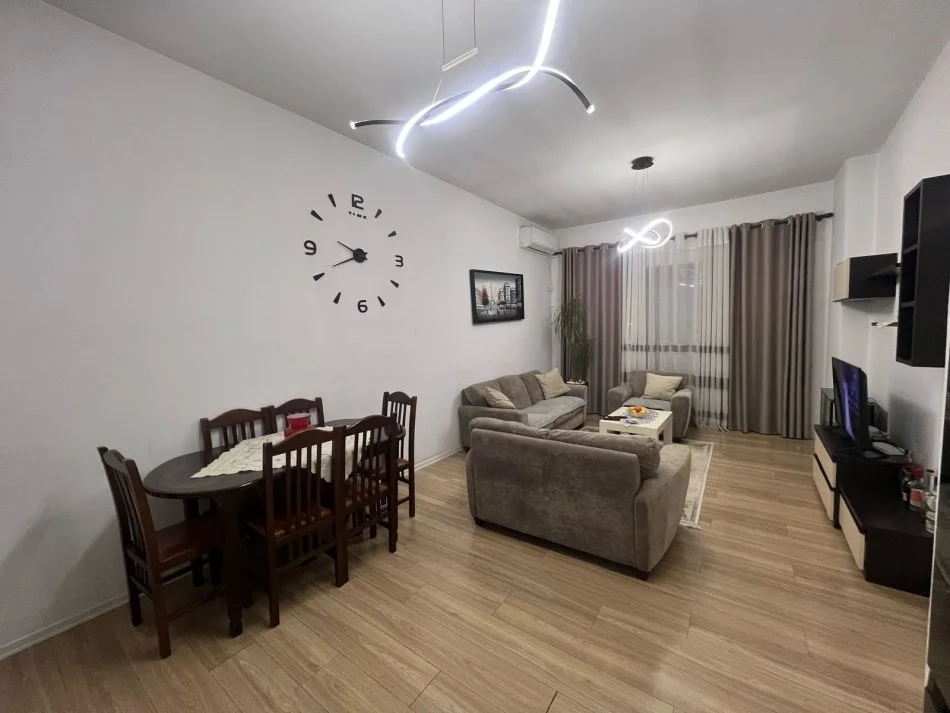 Tirane, jepet me qera apartament 2+1+Ballkon Kati 2, 100 m² 450 € (Prane Casa Italia)
