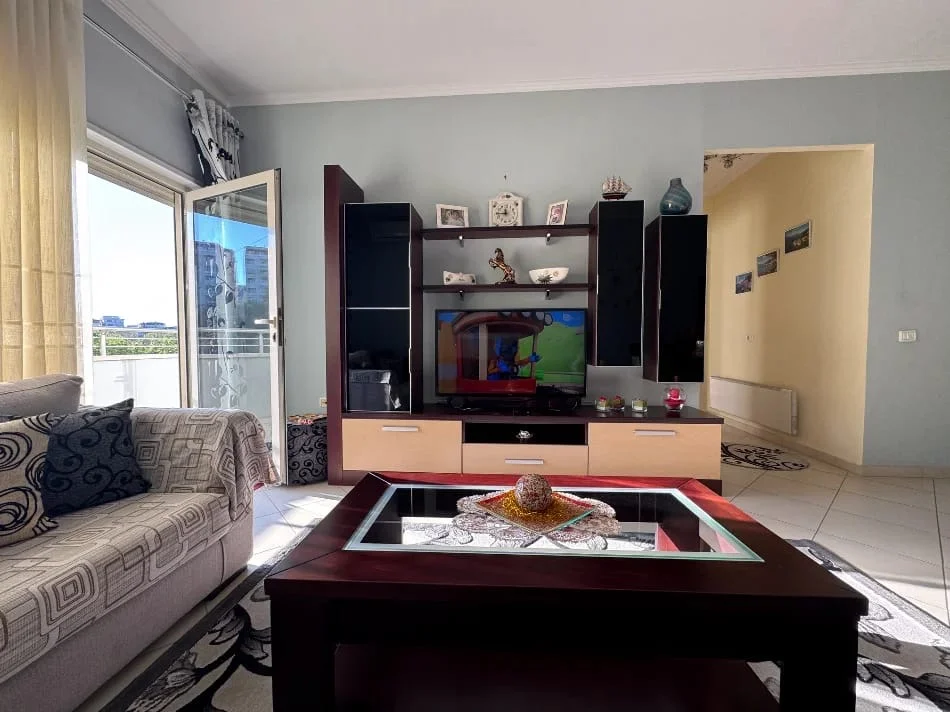 Tirane, jepet me qera apartament 2+1 Kati 2, 105 m² 1.100 € 