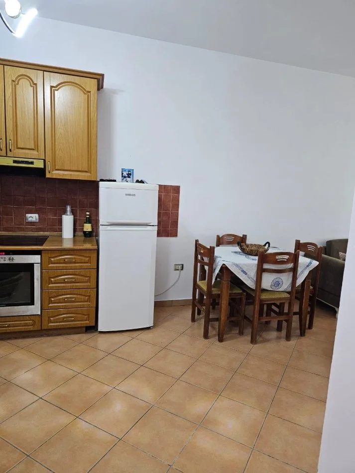 Tirane, jepet me qera apartament 3+1 Kati 2, 90 m² 550 € (Marlin Barleti Selite)