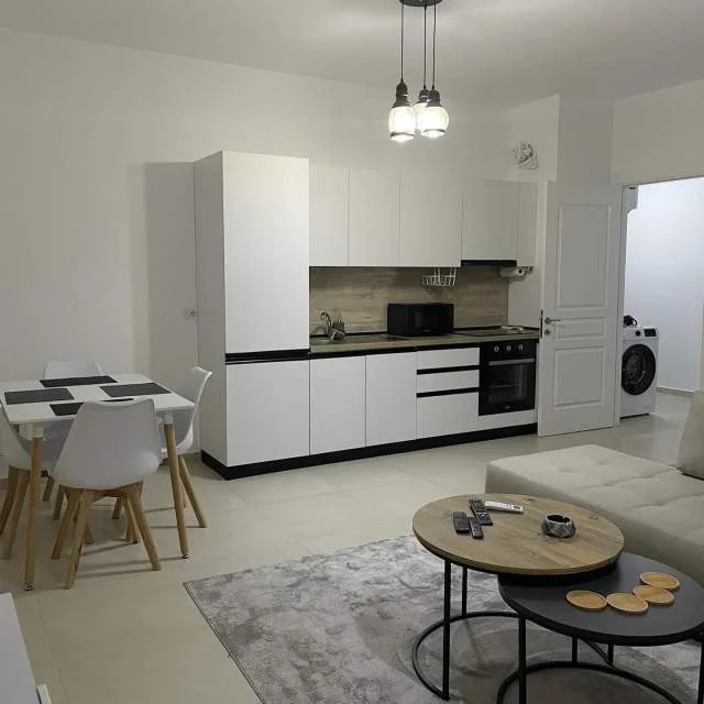 Tirane, jepet me qera apartament 1+1+BLK Kati 4, 75 m² 700 Euro (Pediatria)