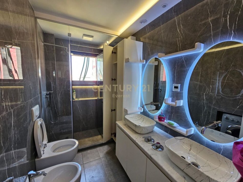 Tirane, shitet apartament 2+1 Kati 5, 65 m² 130.000 € (Rruga e durresit)
