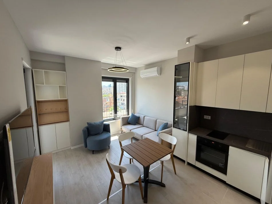 Tirane, jepet me qera apartament 1+1+Ballkon Kati 7, 60 m² 700 € (RRUGA KARL GEGA)