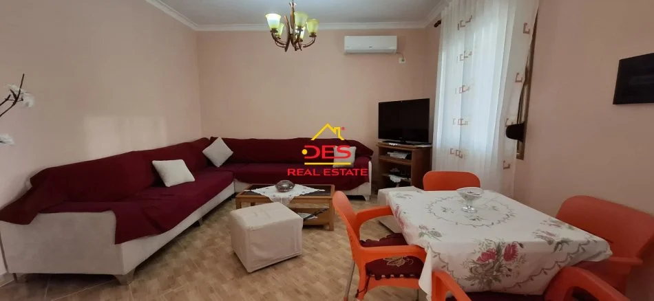 Vlore, jepet me qera shtepi 2+1+Ballkon Kati 1, 110 m² 350 € (Cerkovinë)