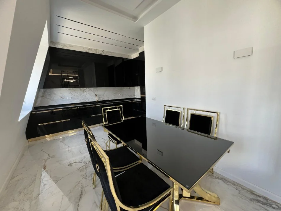 Tirane, jepet me qera apartament 2+1+Ballkon Kati 3, 130 m² 1.800 € (Joy Residence)