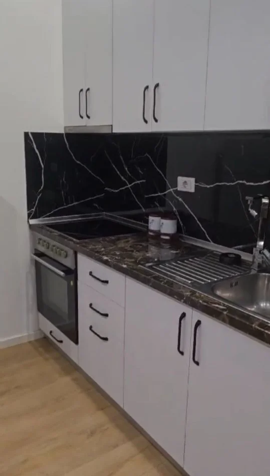 Tirane, jepet me qera apartament 2+1 Kati 1, 75 m² 480 € (rruga Marie Kraja)