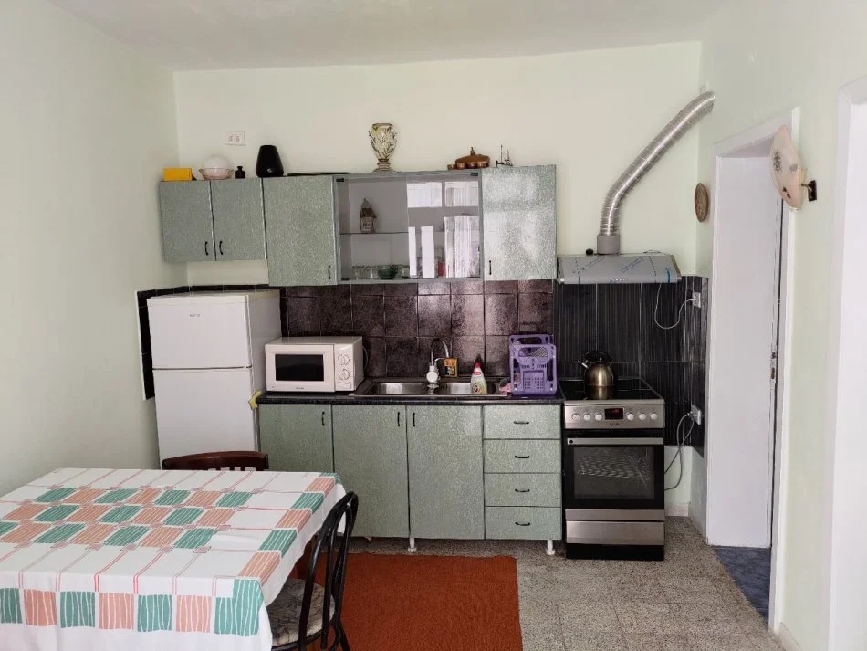 Shqiperi, jepet me qera shtepi 2+1+Ballkon , 95 m² 600 €