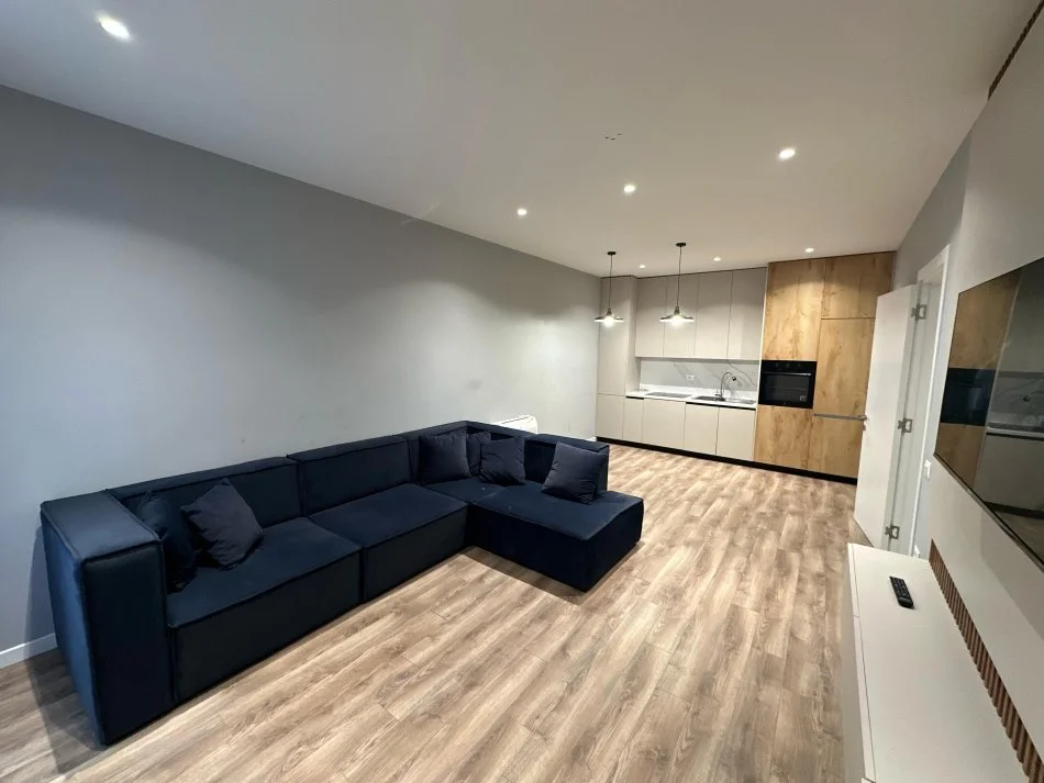 Tirane, jepet me qera apartament 2+1 Kati 4, 90 m² 800 € (Farmaci 10)